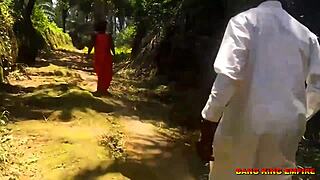 Hardcore sex in the great outdoors with an Indian babe