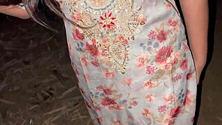 मैंने भारतीय कॉलेज लड़की को परीक्षा से पहले जंगल चुदाई के लिए लिया