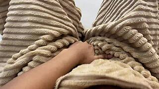 अकेलेपन से थक गई, अपनी टाइट हॉर्नी चूत को जोर से चोदती हूँ!