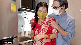 बड़ी गंद वाली इंडियन सौतेली बेटी हिंदी आवाज से सौतेले डैड के बड़े लंड को लुभाती है