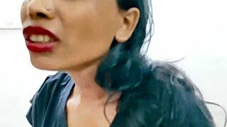 इंडियन देसी थ्रीसम मिल्की बूब्स और डीप एक्शन के साथ