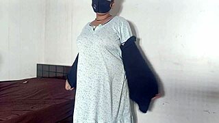 कॉलेज गर्ल निहारिका हॉट सोलो एक्ट में टाइट वर्जिन पस्सी दिखाती है!