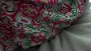 Pretty Pinay mom shows off her curves in dress