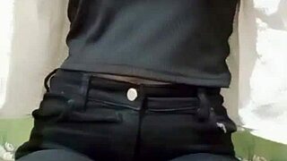 Damn! Beautiful Indian girl fingers tight pussy hard in hot bedroom session