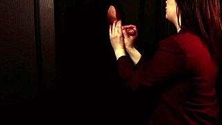 This student sucks cock at the gloryhole so eagerly 😏