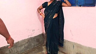 हॉट इंडियन स्टेपमॉम टाइट चूत में जोर से चोदी गई!