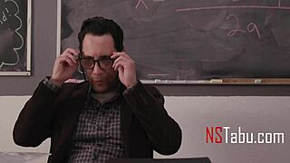 टाइनी 18+ चीरलीडर टीचर की वाइल्डेस्ट क्लासरूम फैंटेसी को टोटली फुलफिल करती है!