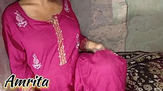 अरे, हॉट इंडियन देसी सौतेला साला सौतेली साली को स्टीमी एक्शन में बैंग कर रहा है