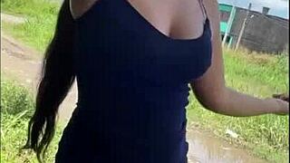 Offering cash to Venezuelan for public fucking close up