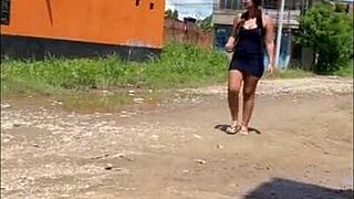 Offering cash to Venezuelan for public fucking close up