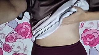 Hermosa latina natural cums repeatedly on homemade sofa