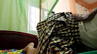 वाह! स्टनिंग लैटिना स्टूडेंट ग्रेजुएट से पहले स्टेमी होममेड पोर्न बनाती!