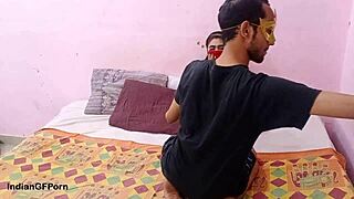 पतली इंडियन युवती 18+ अपनी टाइट चूत में विशालकाय लंड पसंद