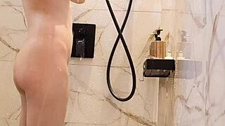 Bathing black hair Japanese girl shows off cute skinny legs!