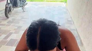 colombiana cachonda le saca el pene a su novio en la calle y se lo mama, panties and ass in public