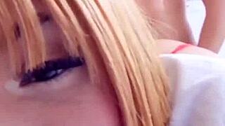 colegiala rubia venezolana se deja coger en vivo por su novio mientras hace un live de tik tok.