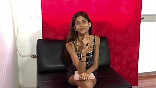 Man, this joven estudiante does anything to avoid expulsion with her prof... full story got me shook, ya know?