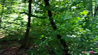 Junge studentin gefickt im wald beim ersten date, gefilmt mit handy