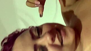 Pamela sagaz indo tomar banho para dormir peladinha você foderia essa safada com força