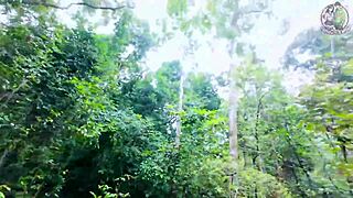 थाई हसीना जंगल में टहलते झुककर चुदाई कर ली मशरूम ढूंढने से पहले 4K