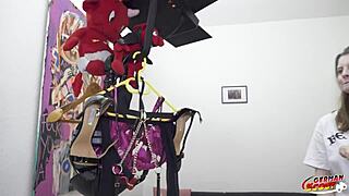 जर्मन स्काउट स्काइलर स्वीट की पहली एनल बर्लिन में डिस्कवर करता है