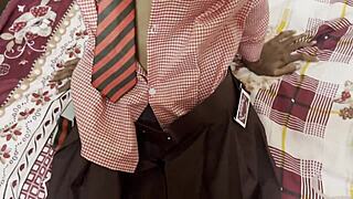 टीचर ने स्टूडेंट को बहला कर पैशनेट चुदाई की गहराई तक