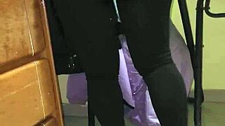 Watch this venezuelan employee flirting!