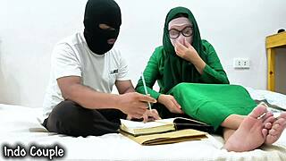 The Friends Went Viral for Having Sex with Her Classmate in Collage