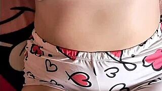 Chica se pone caliente haber un video porno