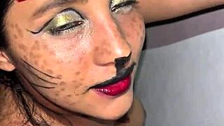 Fiesta De Halloween Y Entran Al Cuarto A Follar De Lo Caliente Que Estaban Parecia Virgen De Lo Cerrada Que Estaba