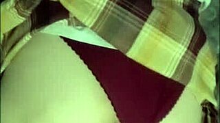 Ay papi me duele nena estudiante de colegio publico y padrastro encuentro a mi hijastra mirando porno en su celula casero real