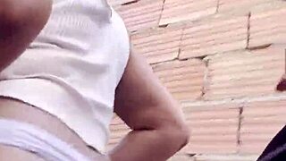 Putita colombiana se deja follar en publico arriesgado y camina por toda la calle con el semen