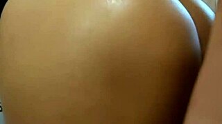 The unfaithful wife gets fucked on the washing machine by the neighbor to revenge her husband