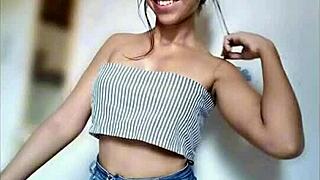 पुराना दोस्त शादीशुदा कॉलेज ब्रूनेट की गांड मारता क्रीमपाई