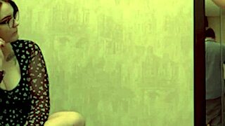 वाइफ कर्वी स्टूडेंट चुदाई पार्टी के लिए बॉयफ्रेंड उधार देती